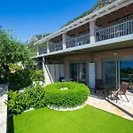 Luxury 4*